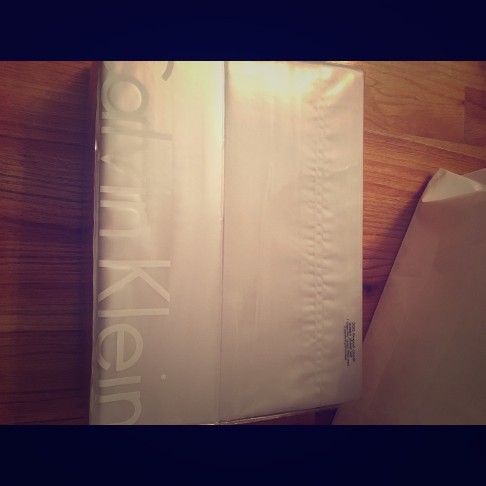 Calvin Klein Gray Bed sheets size Queen